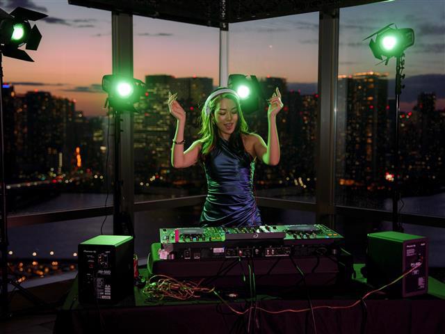 BAYZ TOWER&GARDEN 31階バーラウンジでDJがプレイし、タワーマンション居住者が集まるTOYOSU MUSIC NIGHT（2026年4月27日）